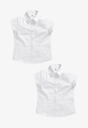 C-Shirt alb cu mânecă scurtă și guler standard, cu o croială ajustată și cusături verticale. Fabricat dintr-un material neted fără modele.