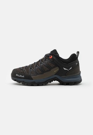 MTN TRAINER LITE GTX - Trekingové boty - wallnut/fluo coral