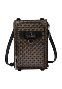 Braun und schwarz gemusterte Umhängetasche mit strukturierter Oberfläche, ausgestattet mit einem Frontklappe, Logoakzent und verstellbarem Trageriemen.