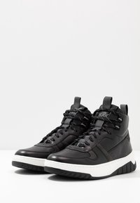 HUGO Zapatillas altas - black
