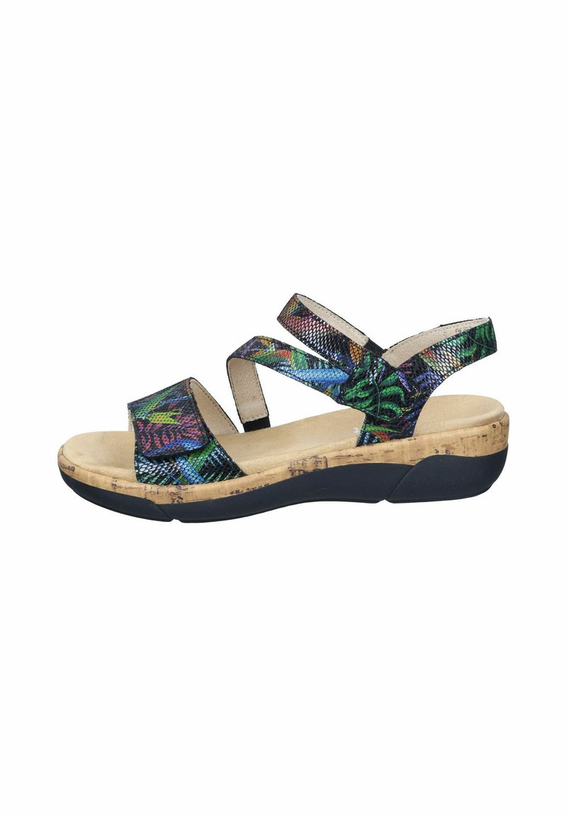 Kork wedge sandaler med flerfarvede strukturerede remme, der viser en blanding af grønne, blå og lilla mønstre på en tan indersål og sort sål.