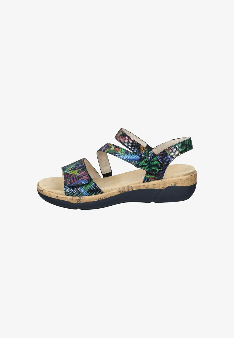 Korkwedge-Sandalen mit mehrfarbigen strukturierten Riemen, die eine Mischung aus grünen, blauen und lila Mustern auf einer beige Innensohle und einer schwarzen Sohle zeigen.