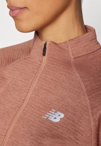 New Balance ATHLETICS GRID 1/2 ZIP - Hosszú ujjú felső - sparrow heather
