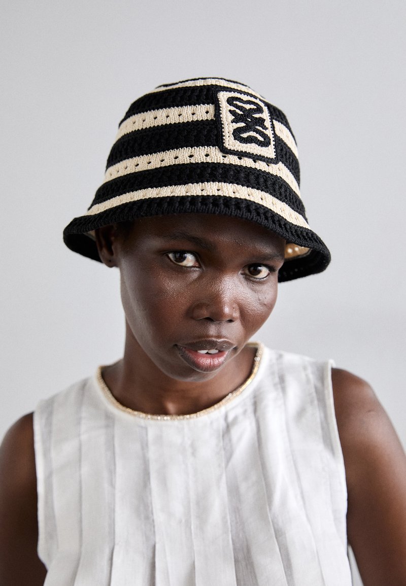 sandro CHAPEAU BOB RAYE ET PATCH - Καπέλο - ecru/noir