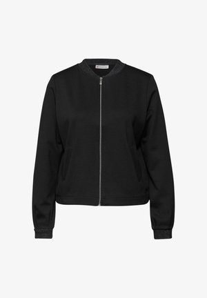 Czarna kurtka na zamek z teksturowanym kołnierzem, dwoma bocznymi kieszeniami i ściągaczami na mankietach. Wykonana z gładkiej tkaniny o subtelnym połysku.