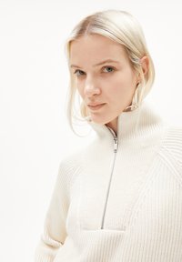 Thumbnail Image 4