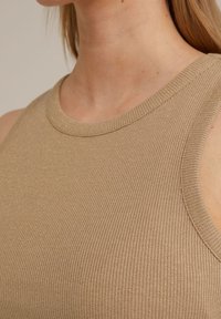 WE Fashion Topp - gold