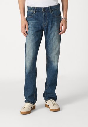 Blauwe denim jeans met een rechte pijp, voorzien van een gemiddelde wassing, subtiele vervaging, vijf zakken en een tailleband met lussen voor een riem.
