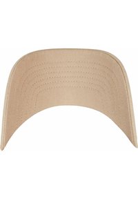 Beige visii, mis on valmistatud tekstuuriga kangast. Selle kaarjas, lai ääre osa on kaunistatud õmblusdetailidega, pakkudes lihtsat ja funktsionaalset disaini.