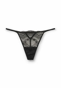String noir en dentelle présentant des motifs floraux délicats, des bretelles fines et une texture douce. Le design comprend des sections semi-transparentes.