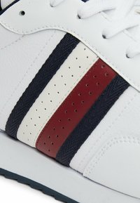 Tommy Hilfiger RUNNER EVO - Sneakers basse - white
