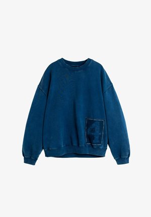 Dark blue long-sleeve sweatshirt with round neckline and a stitched patch featuring the number 4 on the lower front right side.
