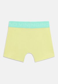 Boxer shorts de algodão amarelos com uma cintura elástica turquesa, apresentando "VINGINO" em letras azul claro. Textura suave, design até ao joelho.