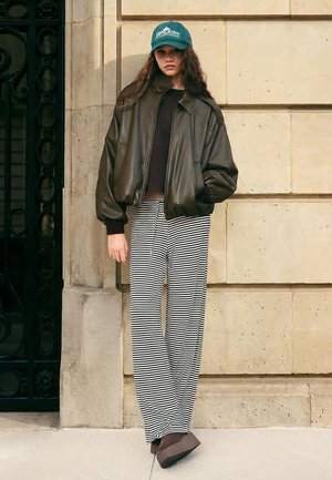 Bershka BALLOON - Bunda z nepravej kože - khaki