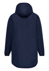 Marinblå vattentät jacka med huva, långa ärmar, elastiska ärmslut och en något krökt nederkant. Tillverkad av ett mjukt, lätt tyg.