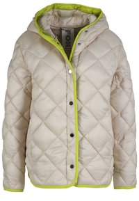 Giacca imbottita beige trapuntata con cappuccio, caratterizzata da rifiniture di un verde brillante a contrasto e bottoni a scatto neri lungo il davanti.