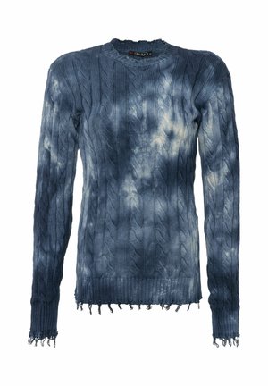 Blauw cable-knit sweater met een versleten zoom en manchetten, voorzien van een lichter tie-dye patroon, ronde hals en lange mouwen.