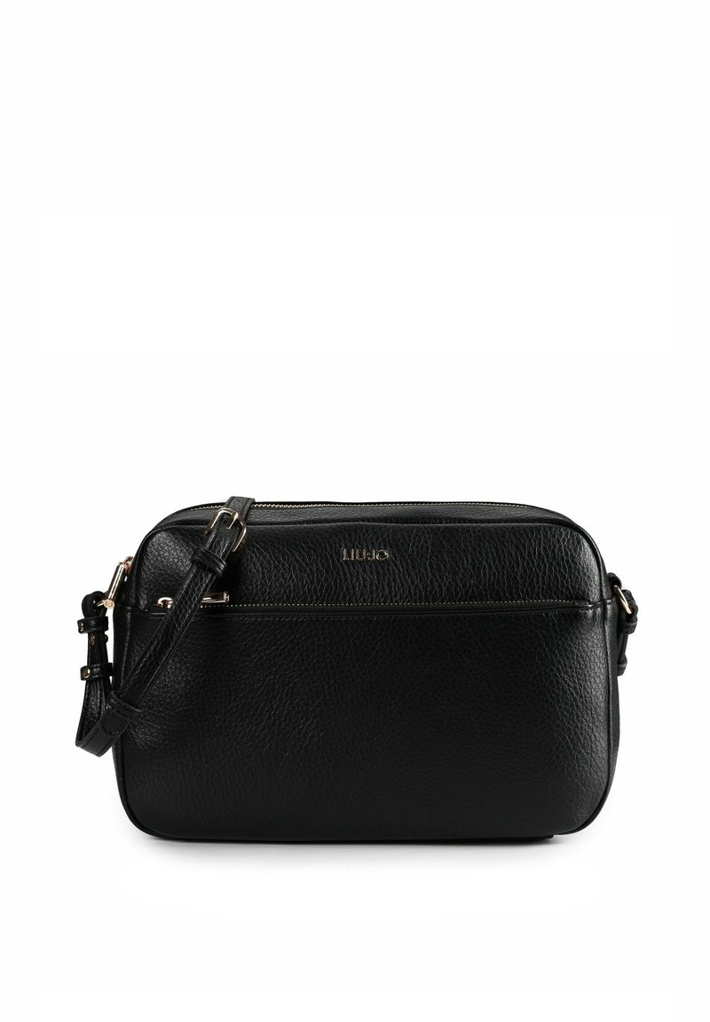 Schwarze Leder-Crossbody-Tasche mit strukturierter Oberfläche, einer vorderen Reißverschlusstasche, verstellbarem Riemen und goldfarbenen Metallakzenten.