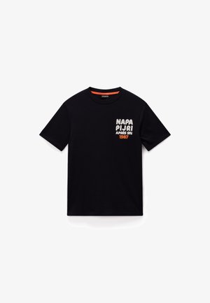 Czarny bawełniany t-shirt z okrągłym dekoltem, krótkimi rękawami oraz wyrazistym białym i pomarańczowym tekstem graficznym na lewej stronie klatki piersiowej.