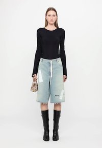 MM6 Maison Margiela Pantaloni scurți din denim - light blue