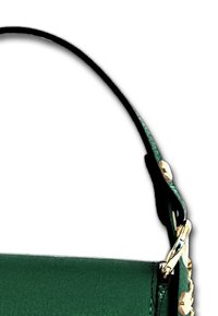 Groene leren handtas met een gladde textuur, een gebogen handgreep en gouden hardware-accenten. Beschikt over een veilige sluiting en een minimalistisch ontwerp.