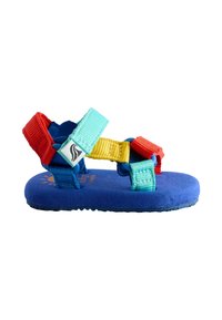 Färgglad sandal som har en blå bas, texturerad fotbädd och justerbara remmar i turkos, röd, gul och grönt material.