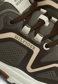 Tommy Hilfiger RUNNER - Sneakers basse - shady stone