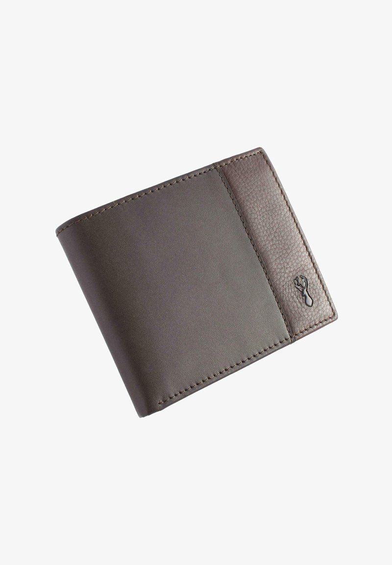 Cartera de cuero marrón con superficies lisas y texturizadas con acentos, diseño rectangular plegado y un pequeño detalle de logo en la esquina.