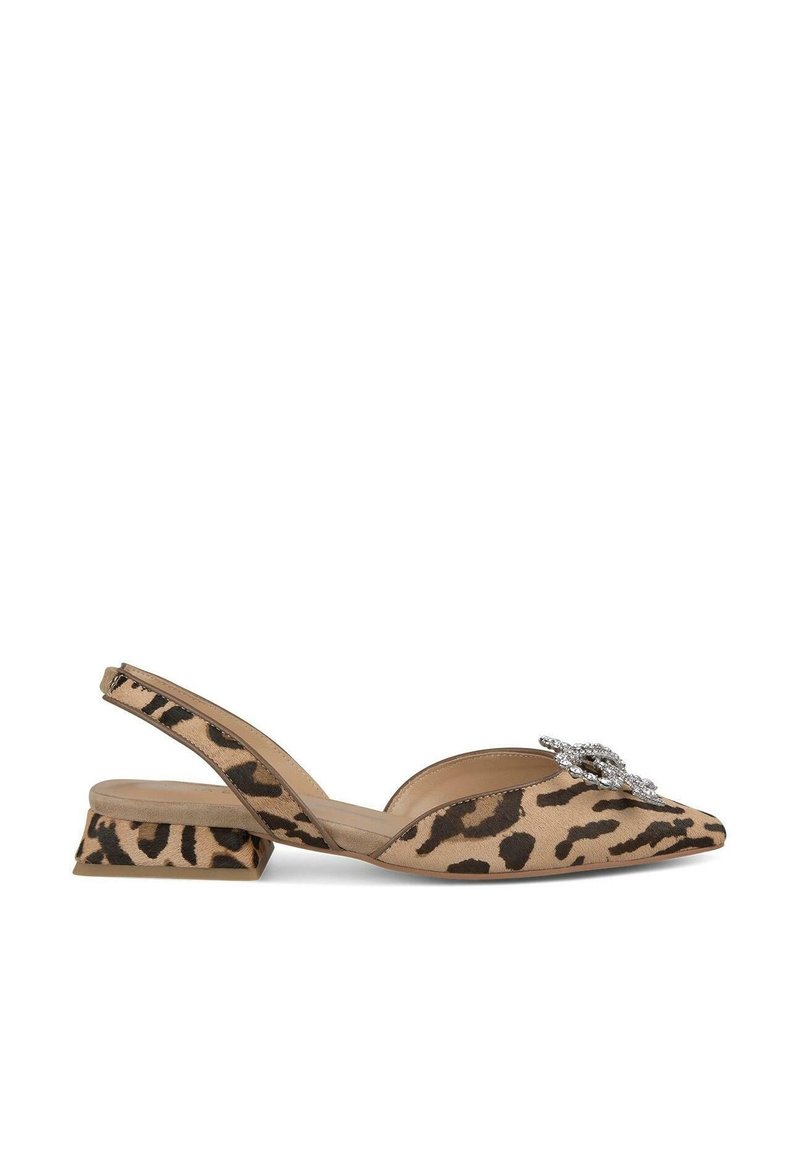 Slingback-skor i leopardmönster med låg blockklack, med en dekorativ juvelaccent på tån. Tillverkade av mjukt tyg med en slät yta.