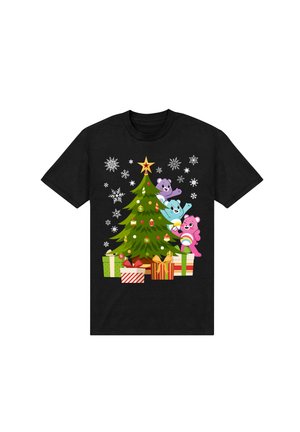 Sort T-shirt med et farverigt juletre, tre tegneserie-aber, snefnug og indpakkede gaver i forskellige farver og mønstre.
