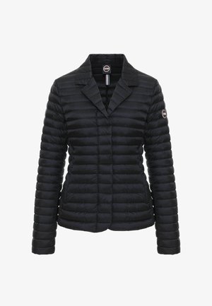 Črna prešita podložena jakna s širokim ovratnikom, dolgimi rokavi in značkami Colmar na prsnem žepu ter levi roki.