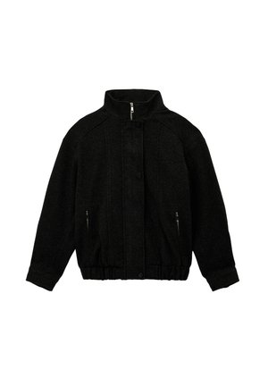 Veste en polaire noire avec col montant, fermeture éclair sur le devant et boutons-pression, deux poches latérales zippées, et ourlet et poignets élastiques.