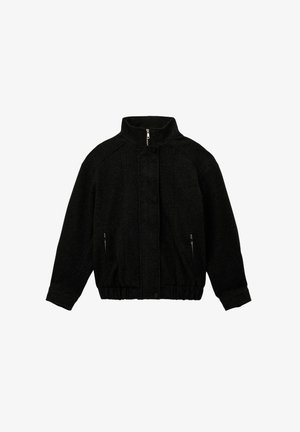 Zwarte fleece jas met hoge kraag, front-rits en drukknoopjes, twee met rits afgesloten zijzakken en elastische zoom en manchetten.