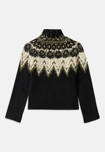 Czarny sweter dziany z wysokim kołnierzem, z białym i oliwkowo-zielonym geometrycznym wzorem dzianiny na ramionach i górnej części klatki piersiowej.