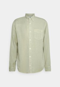 Camicia a maniche lunghe verde chiaro con colletto a bottoni, taschino singolo sul petto e texture sottile. Presenta bottoni bianchi e orlo arrotondato.