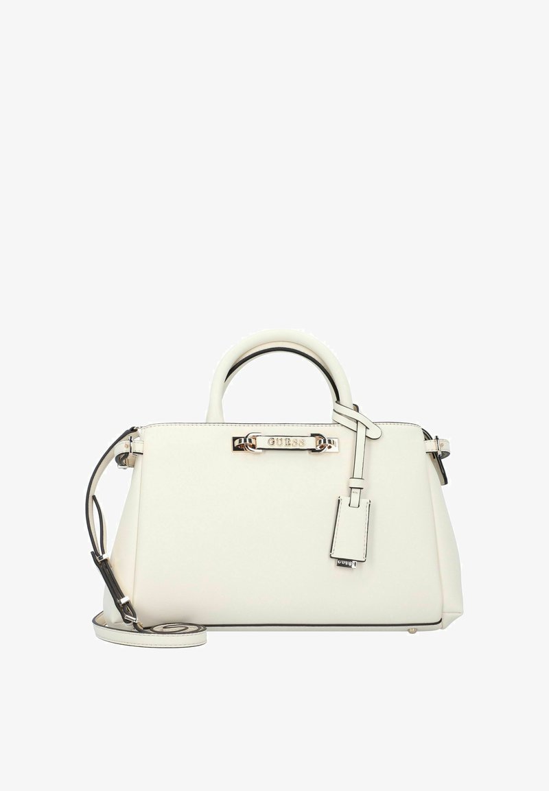 Witte synthetische handtas met gestructureerde vorm, bovenhandvatten, afneembare schouderriem, zilveren hardware en een labeldetail.