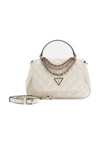 Sac à main crème matelassé avec accents en chaîne dorée, logo triangulaire et bandoulière amovible. Présente un design structuré et une texture lisse.