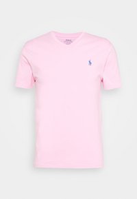 Rosa bomulls-t-shirt med V-ringning och korta ärmar. Har en liten blå broderad logotyp på bröstet. Slät textur, standard passform.