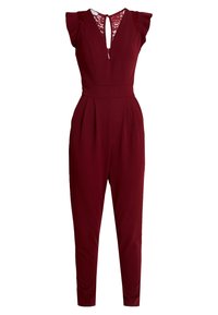 Burgundowy kombinezon z krótkimi rękawami, koronkowymi akcentami na ramionach, dekoltem w kształcie litery V z wycięciem oraz zwężanymi nogawkami. Gładka faktura materiału.