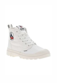 Stivaletti alla caviglia in cotone bianco con suola in gomma spessa, etichetta del logo sul lato, punta rotonda e stringhe frontali. Caratterizzati da un'etichetta sul retro per una facile calzata.