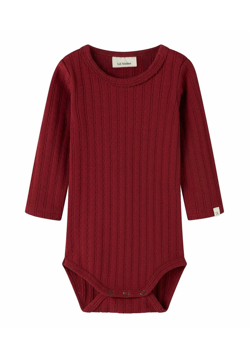Långärmad röd bodysuit gjord av ribbat tyg. Har en rund halsringning och tryckknappar i botten för enkel påklädning.