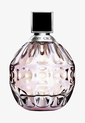 Jimmy Choo geurfles met een ronde, texturede glazen basis met cirkelvormige patronen, lichtroze vloeistof en een zwarte vierkante dop.