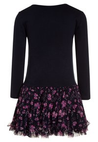 Abito a maniche lunghe con corpetto nero tinta unita e gonna arricciata a strati neri con motivi floreali rosa e dettagli in tulle all'orlo.