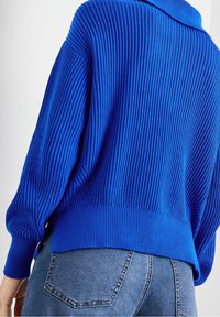 Taifun Stickad tröja - royal blue