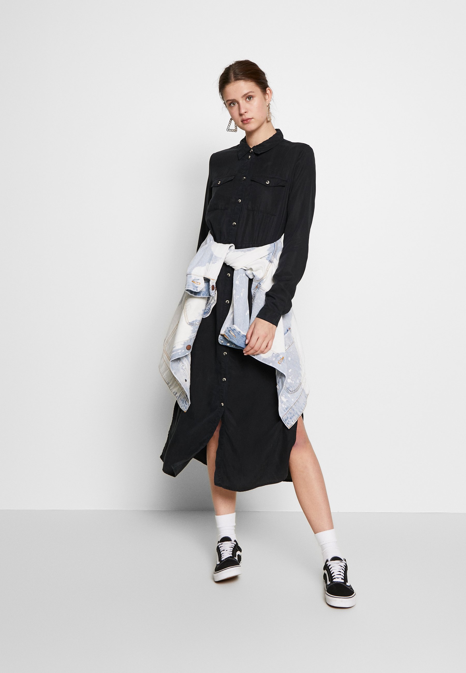PIECES Tall PCNOLA DRESS Skjortekjole black Zalando.no PIECES Tall PCNOLA DRESS - Skjortekjole - black