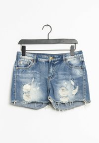 Farkkuhousuissa on haalistunut sininen pesu, frayed-helmat ja kulutetut tahrat edessä. Niissä on viisi taskua ja edessä nappilukko.