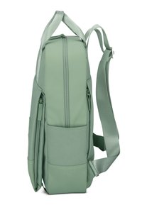 Zöld szövet hátizsák téglalap alakú, két cipzáras rekesszel és állítható vállpántokkal. Simás textúra, minimalista dizájn.