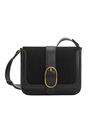 Sac bandoulière en cuir noir avec sangle réglable, fermeture à rabat et grande boucle ovale dorée sur le devant.
