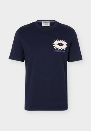 Scotch & Soda, FRONT AND BACK ARTWORK RELAXED FIT  - Triko s potiskem - sky captain