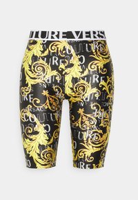 Shorts noirs mi-cuisse avec des tourbillons baroques dorés et un lettrage blanc, dotés d'une ceinture blanche avec un texte noir gras "VERSACE".